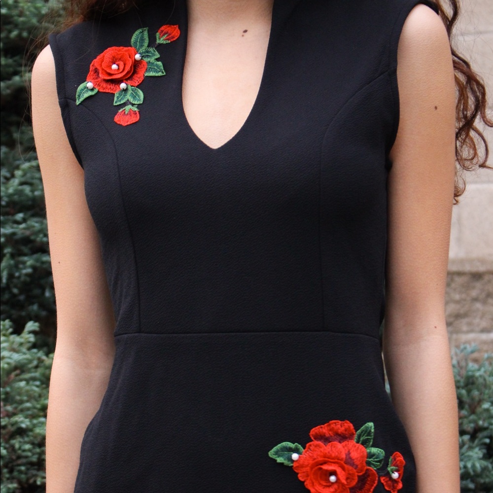 Midi black dress with rose detail